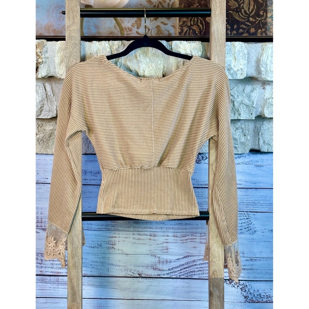 Gimmicks Buckle Camel Ribbed Lace Cuff Crop Top Size XS - Picture 10 of 10